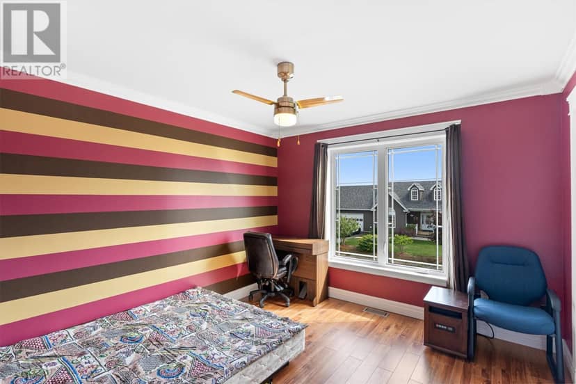 35 Alexander Crescent — photo 15 of 40
