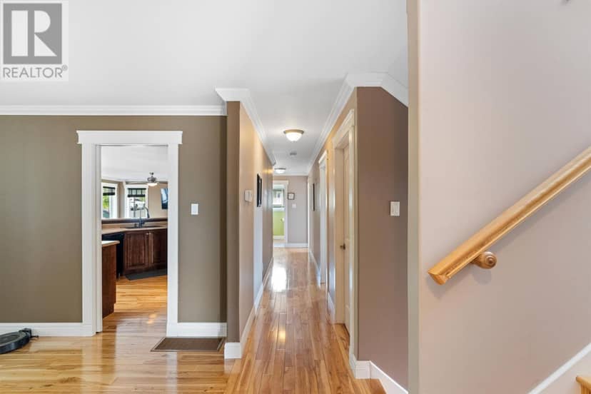 35 Alexander Crescent — photo 34 of 40