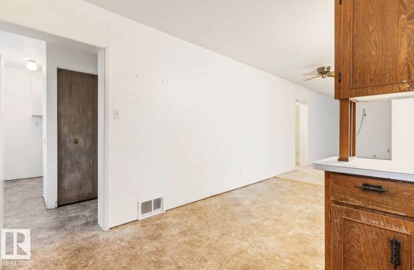 4924 56 ST — photo 23 of 40