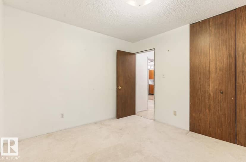 4924 56 ST — photo 27 of 40