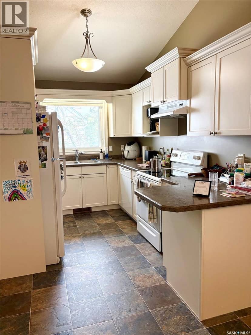 75 Agricultural AVENUE — photo 4 of 25