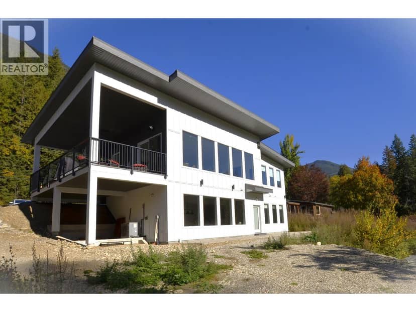 5916 Ferguson Frontage Road, Malakwa