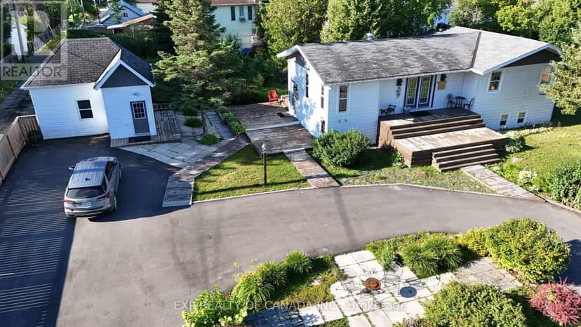 34 Seventh Street W, Cochrane, photo 2
