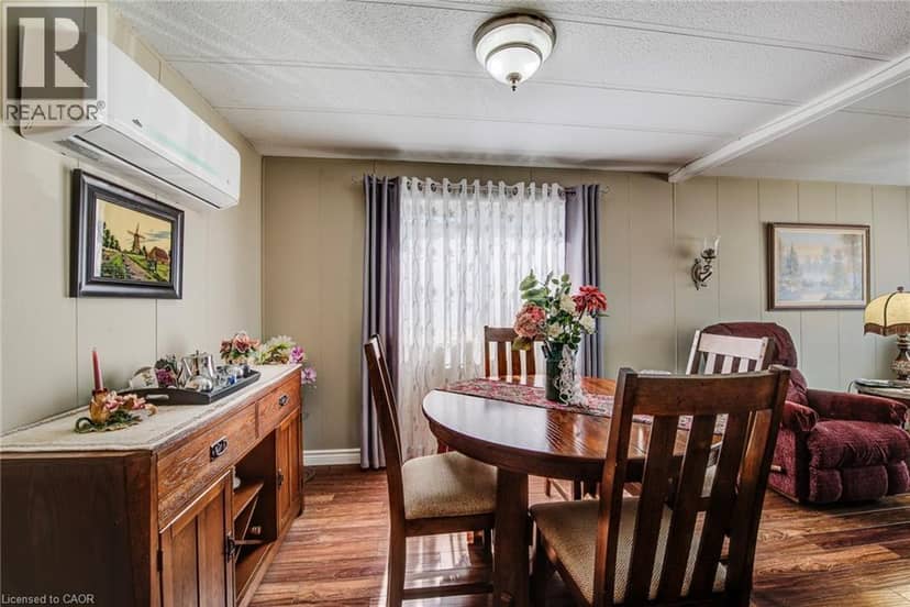 21 FAIRVIEW Crescent — photo 10 of 31