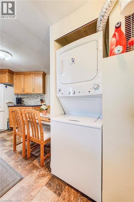 21 FAIRVIEW Crescent — photo 19 of 31