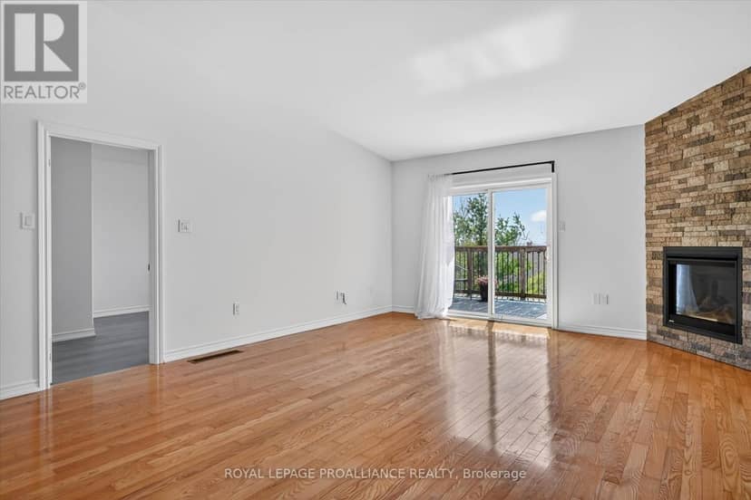 138 Village Crescent — photo 11 of 40