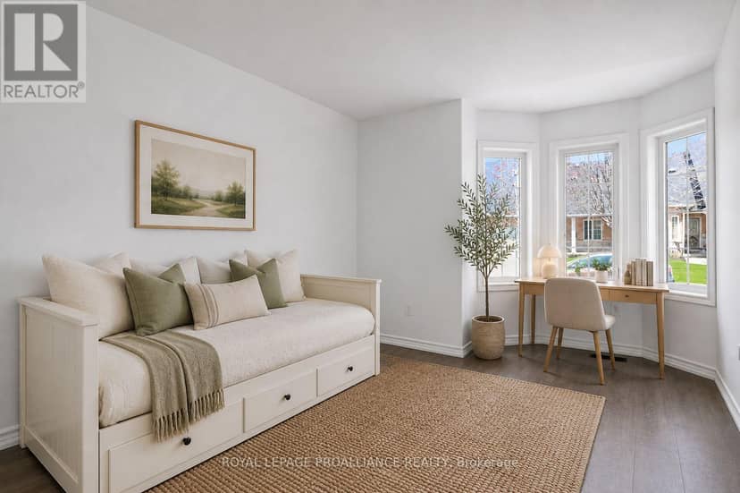 138 Village Crescent — photo 23 of 40