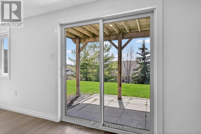 138 Village Crescent — photo 32 of 40