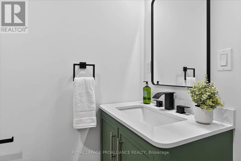 138 Village Crescent — photo 37 of 40