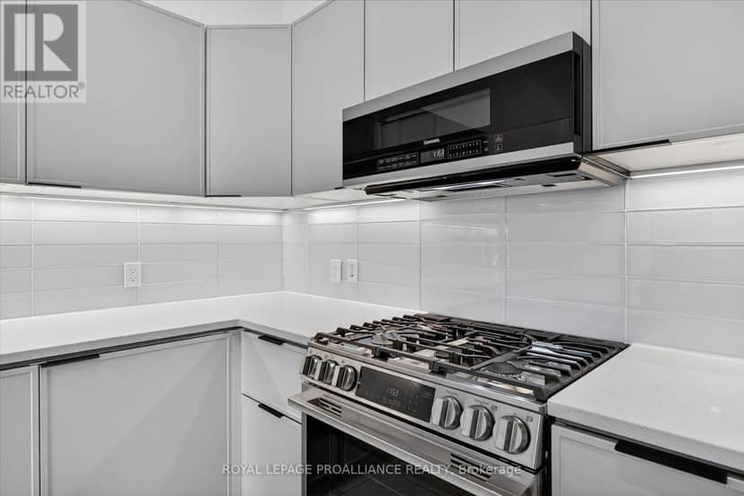 138 Village Crescent — photo 9 of 40