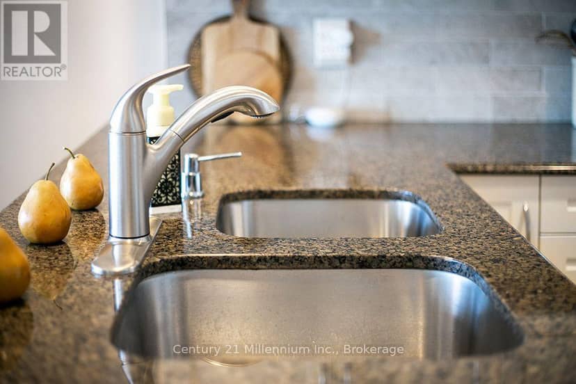 802 - 24 Ramblings Way — photo 13 of 40