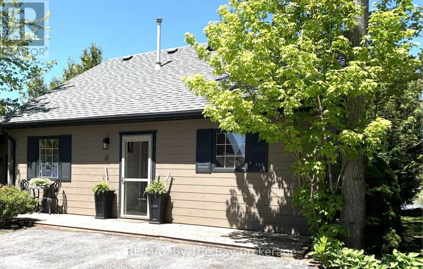 11 Cabin Crescent — photo 1 of 31