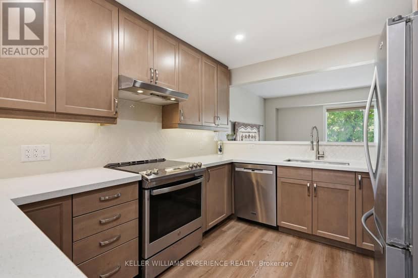 8 - 246 Tupper Boulevard — photo 3 of 38