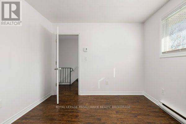 53 - 44 Rosemund Crescent — photo 25 of 34