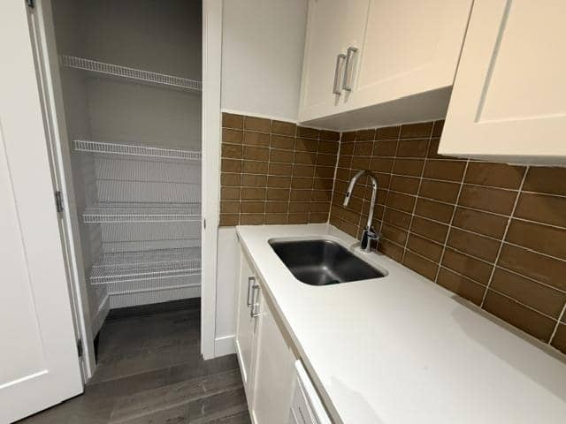 Basement 16487 103 AVENUE, Surrey, photo 5