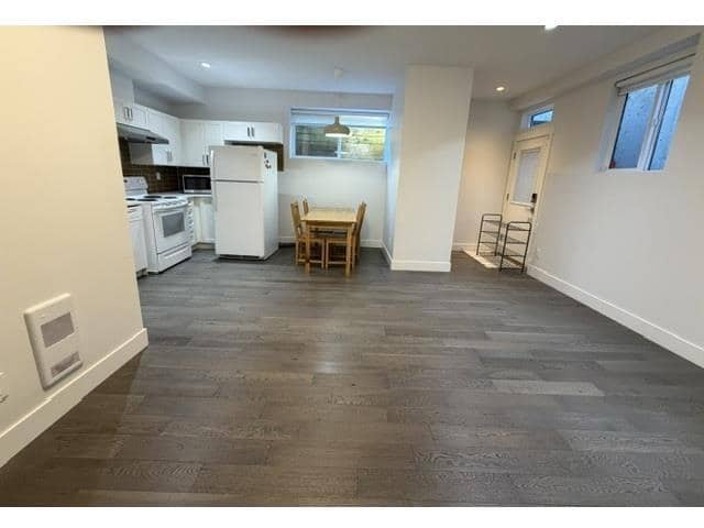 Basement 16487 103 AVENUE, Surrey, photo 3