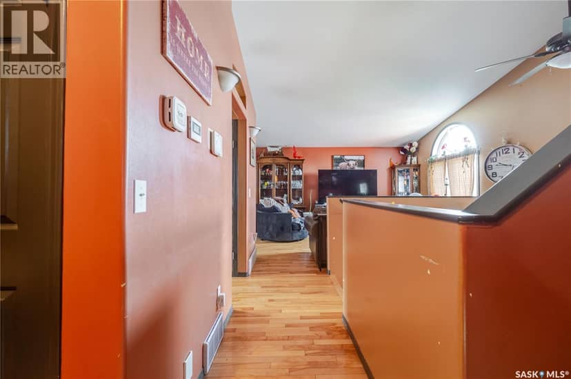 294 Wellington DRIVE — photo 6 of 30