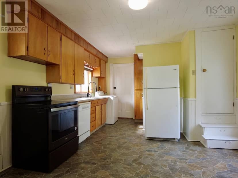 32 River Avenue — photo 16 of 40