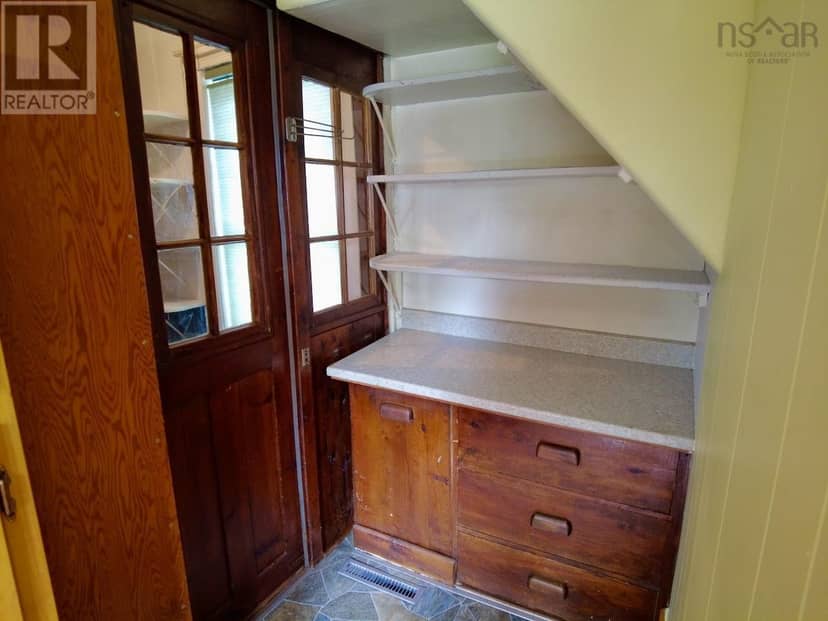 32 River Avenue — photo 18 of 40
