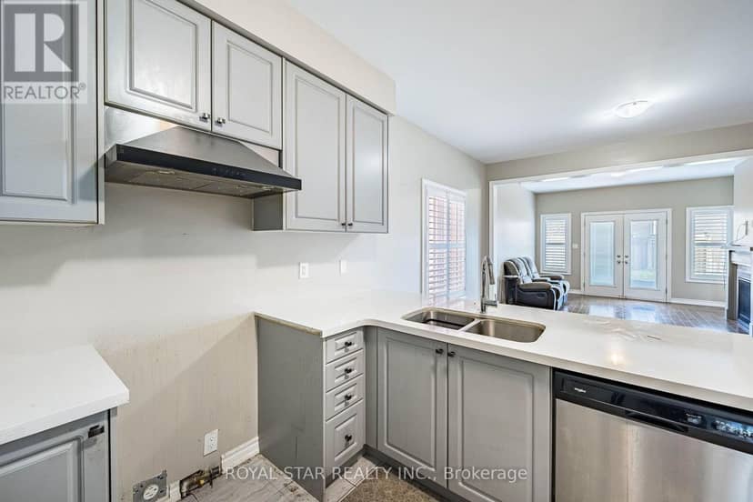 249 Fleetwood Drive — photo 18 of 40