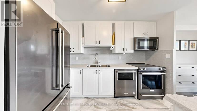 914 - 11 Wincott Drive — photo 5 of 40