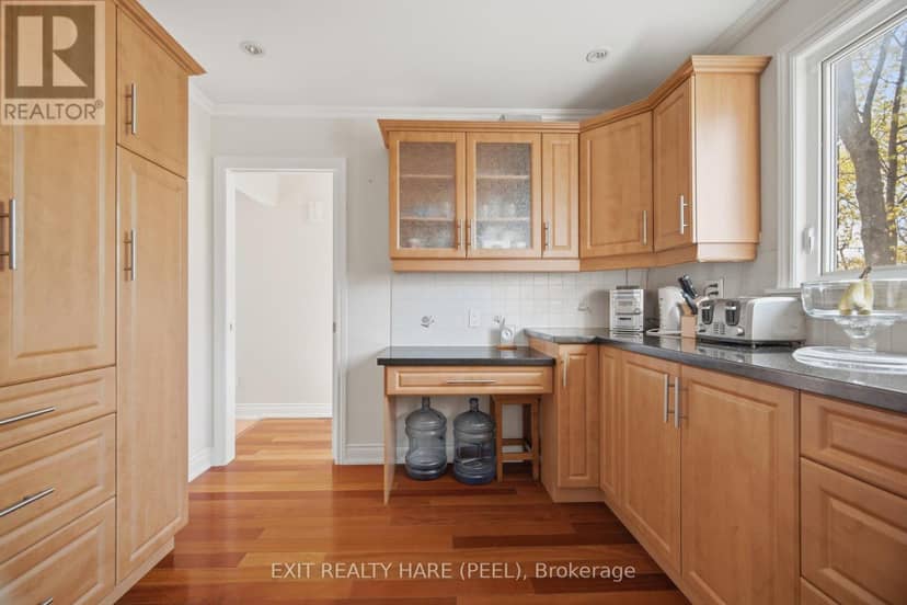 30 Thorsby Court — photo 7 of 40