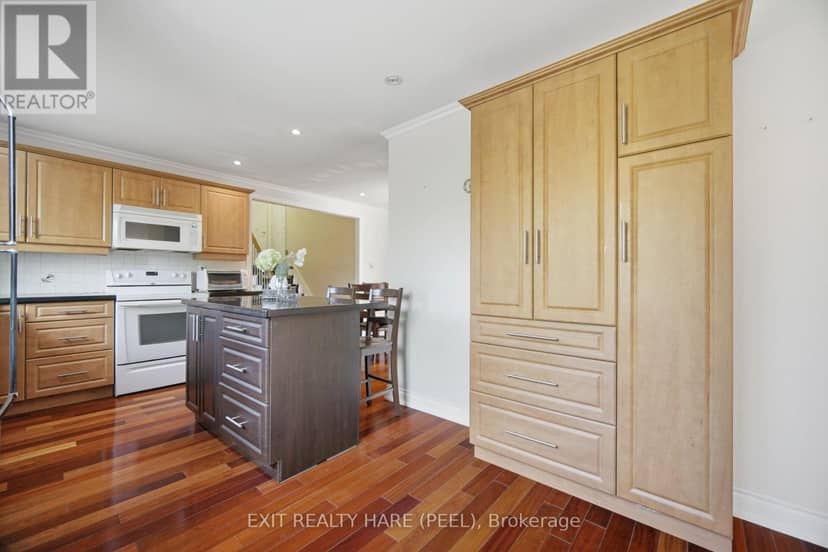 30 Thorsby Court — photo 8 of 40