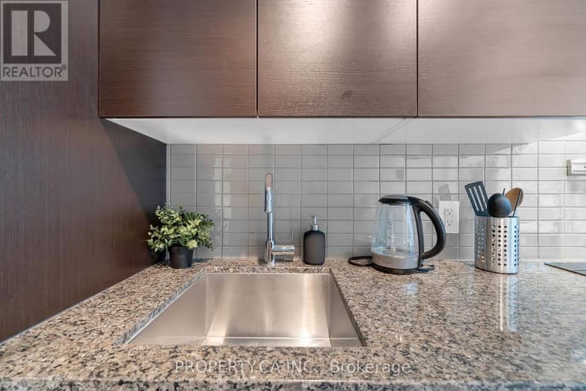 408 - 38 Stewart Street — photo 6 of 16