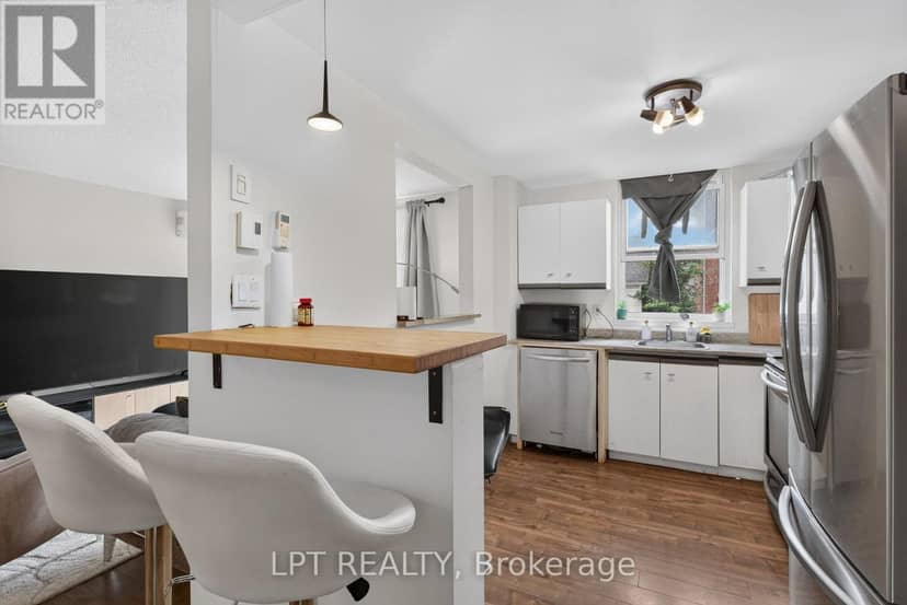 203 - 50 Burnside Avenue — photo 13 of 33