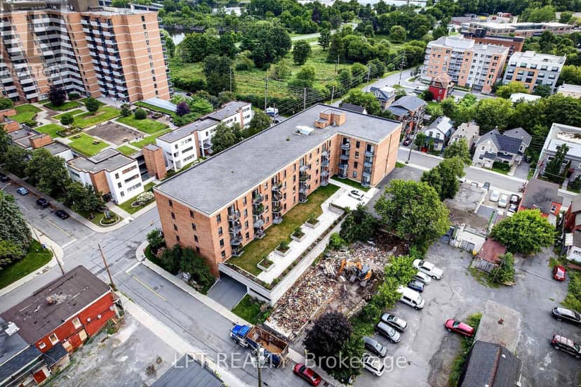 203 - 50 Burnside Avenue — photo 31 of 33