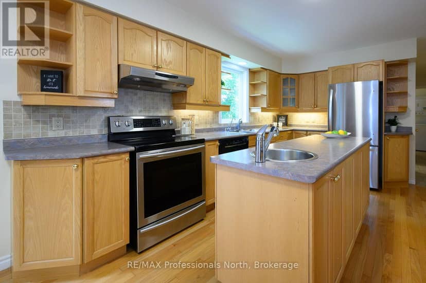 18 Heritage Crescent — photo 10 of 38