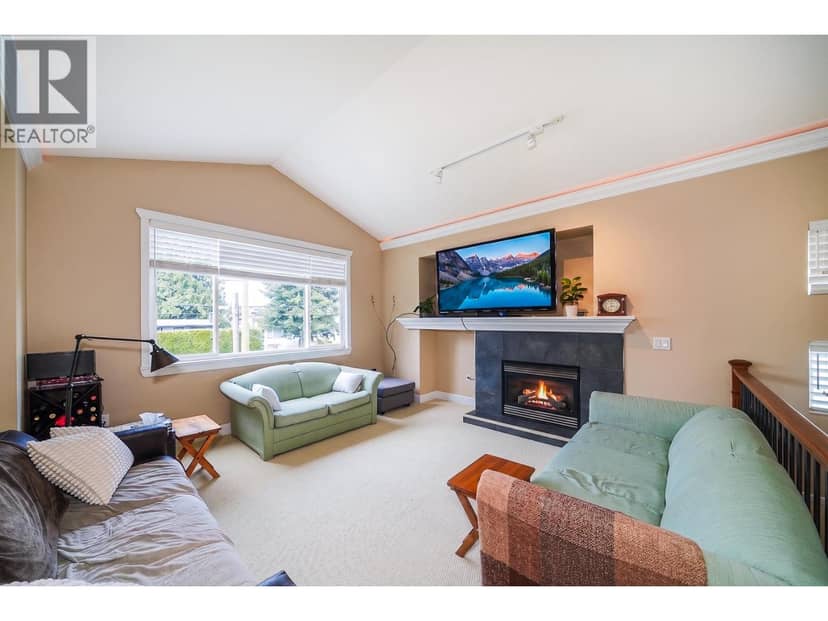 735 SCHOOLHOUSE STREET, Coquitlam, photo 3