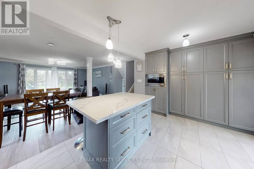 53 Geneva Crescent — photo 19 of 40