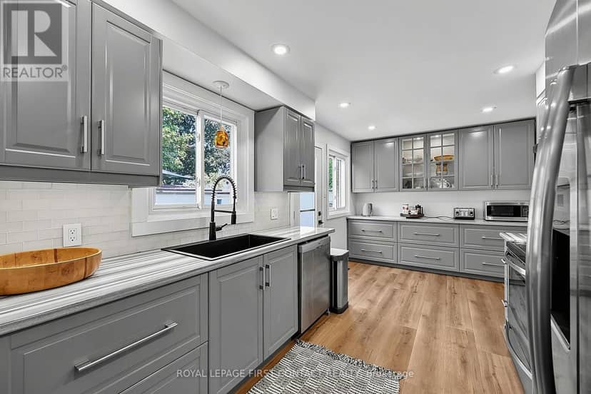 12 Davies Crescent — photo 16 of 40