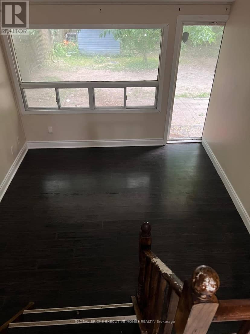 35 Luverne Avenue, Toronto, photo 4