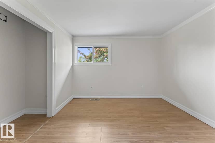 5105 58 ST — photo 13 of 34