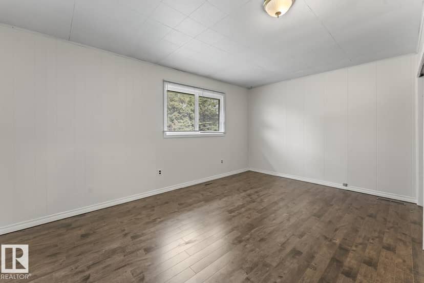 5105 58 ST — photo 14 of 34