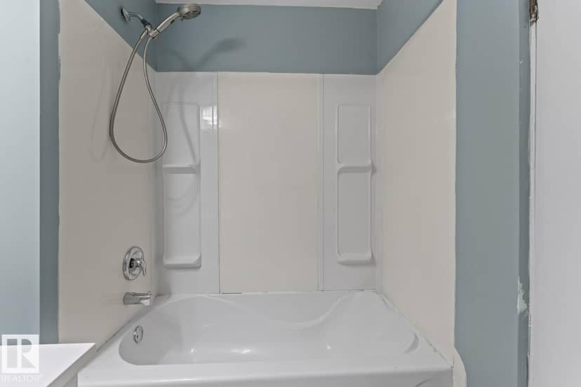 5105 58 ST — photo 18 of 34
