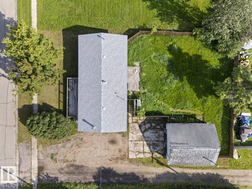 5105 58 ST — photo 33 of 34