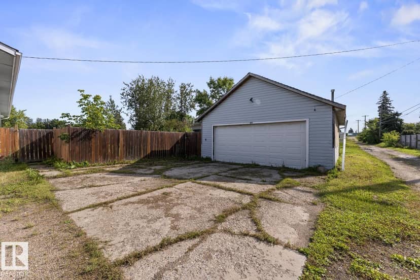 5105 58 ST — photo 29 of 34