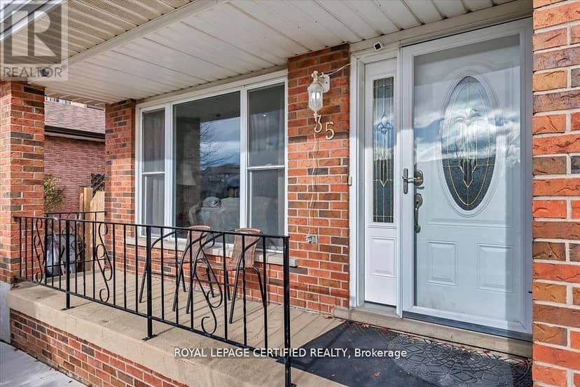 35 Trenholme Crescent — photo 3 of 37