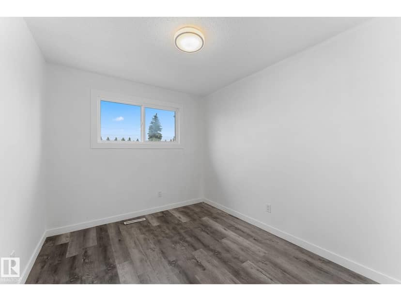 7823 136 AV NW — photo 13 of 40