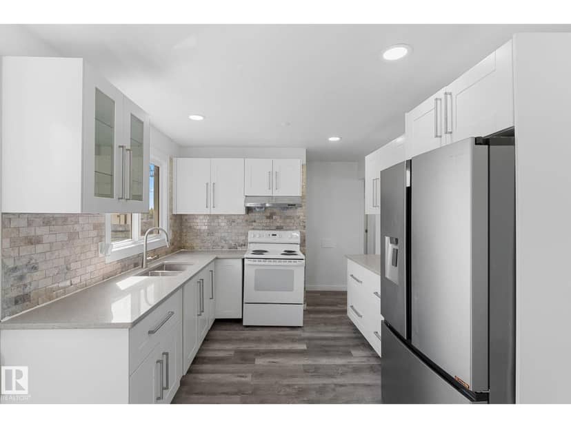 7823 136 AV NW — photo 10 of 40