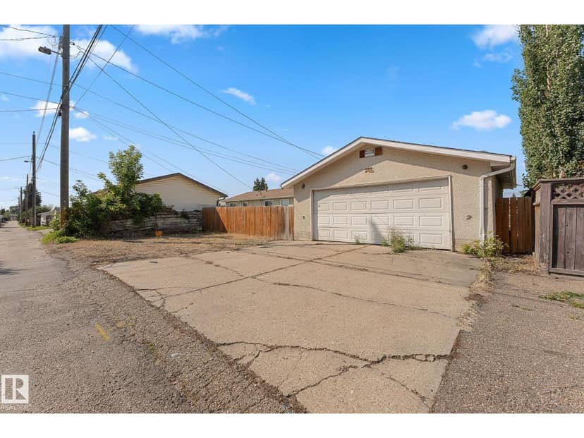 7823 136 AV NW — photo 38 of 40