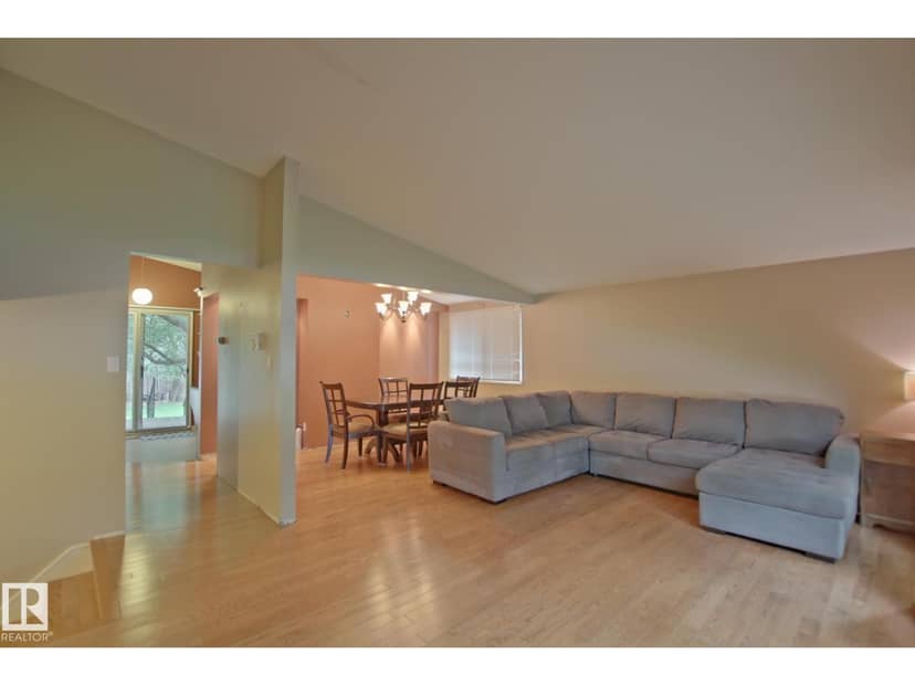 18107 89 AV NW — photo 15 of 40
