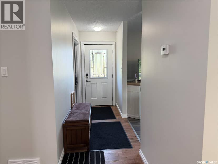 123 Railway AVENUE — photo 6 of 40