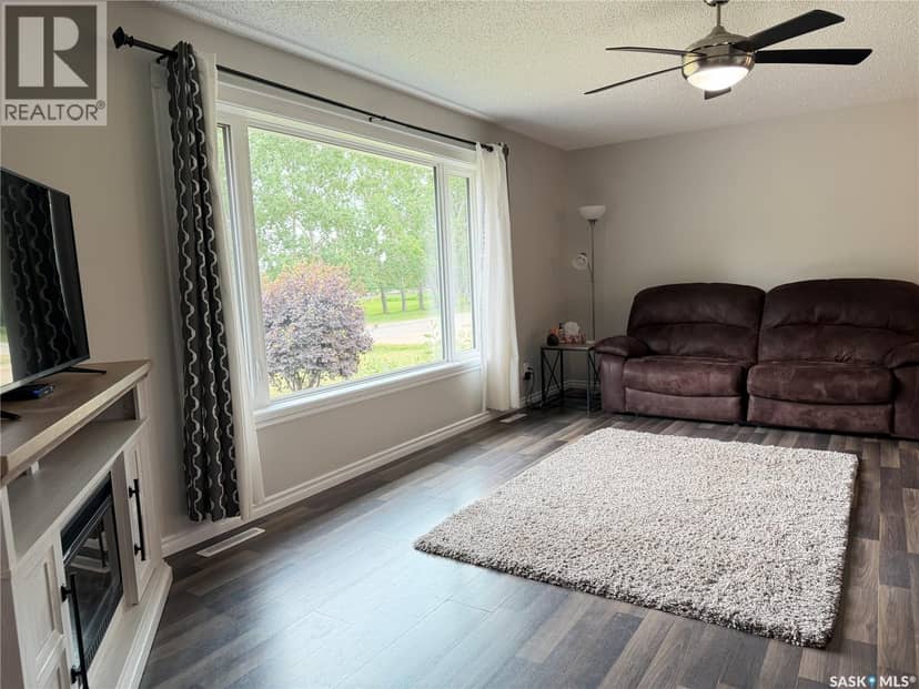 123 Railway AVENUE — photo 7 of 40