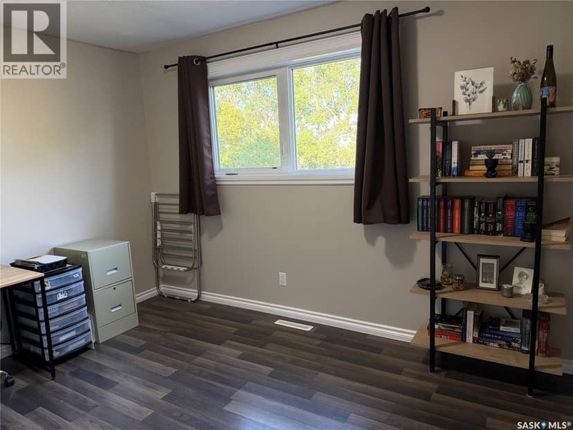 123 Railway AVENUE — photo 23 of 40