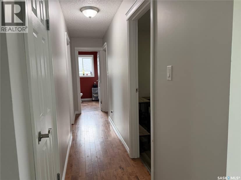 123 Railway AVENUE — photo 15 of 40