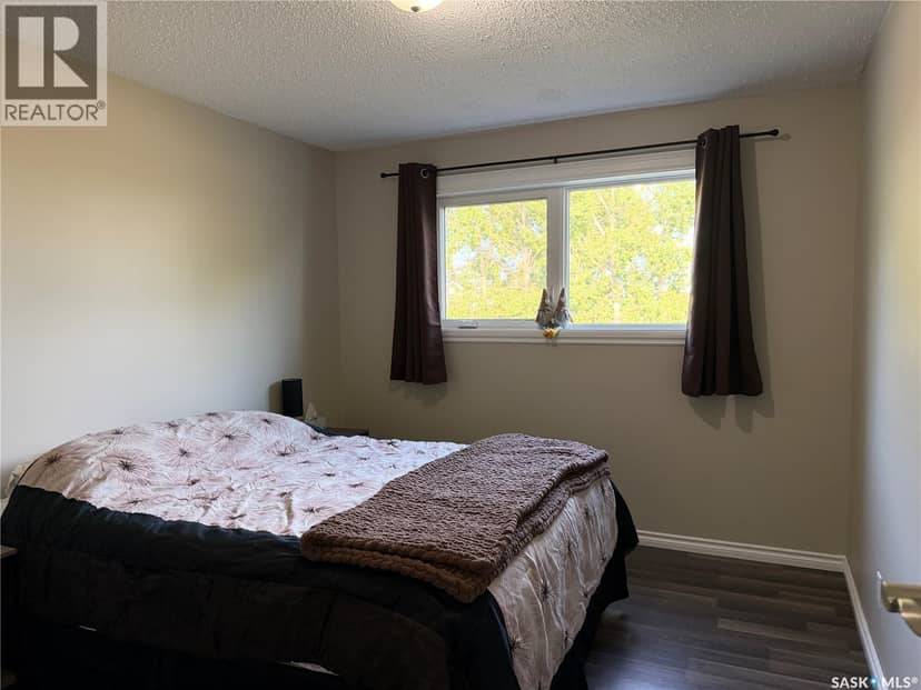 123 Railway AVENUE — photo 16 of 40